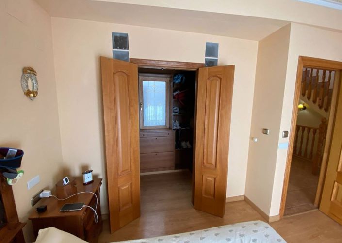 Image No.44-5 Bed Townhouse for sale