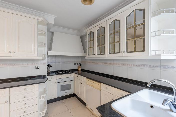 Image No.9-3 Bed Apartment for sale