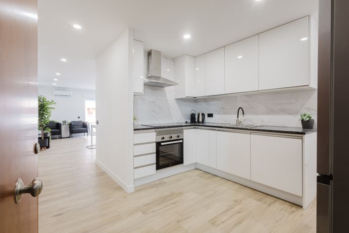 Image No.24-3 Bed Apartment for sale