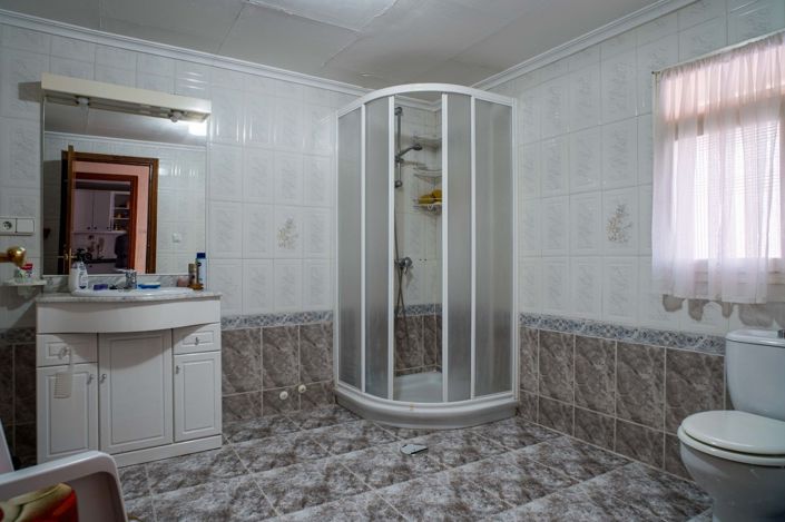 Image No.11-5 Bed Country House for sale