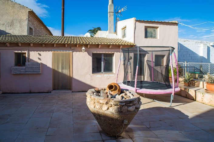 Image No.17-5 Bed Country House for sale