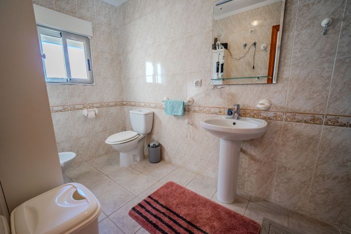 Image No.14-3 Bed Townhouse for sale