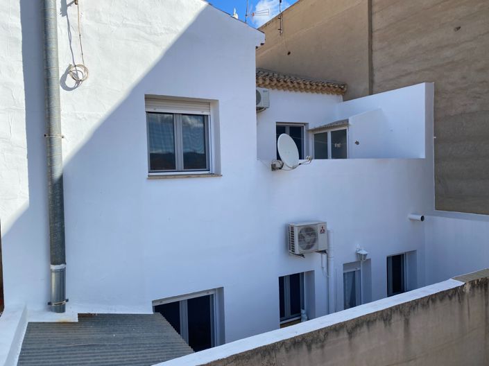 Image No.25-5 Bed Townhouse for sale