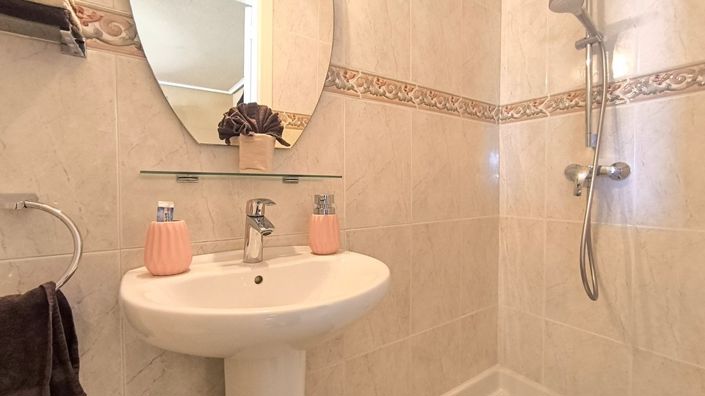 Image No.19-2 Bed Townhouse for sale