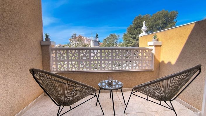 Image No.20-2 Bed Townhouse for sale