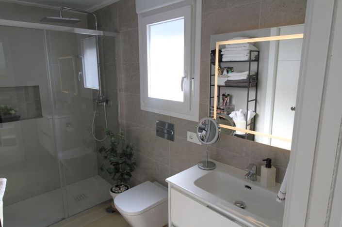 Image No.35-3 Bed Townhouse for sale