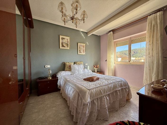 Image No.18-5 Bed Apartment for sale