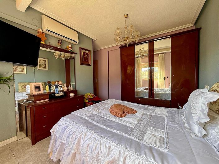 Image No.20-5 Bed Apartment for sale