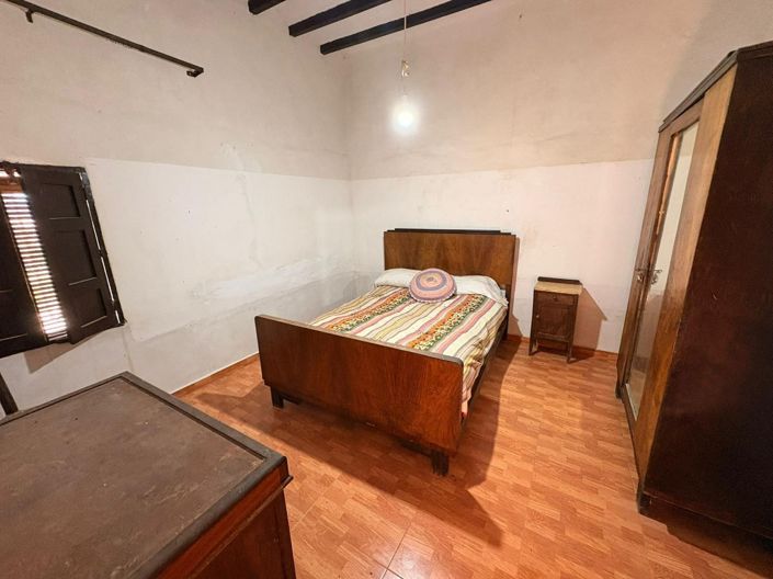 Image No.19-4 Bed Country House for sale