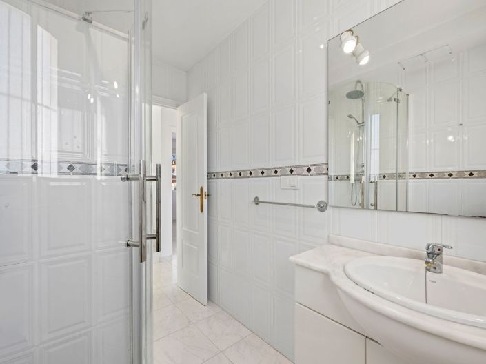 Image No.32-3 Bed Villa for sale