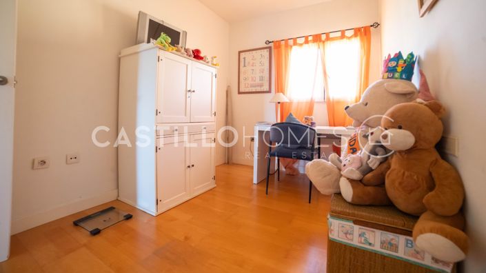 Image No.42-4 Bed Townhouse for sale