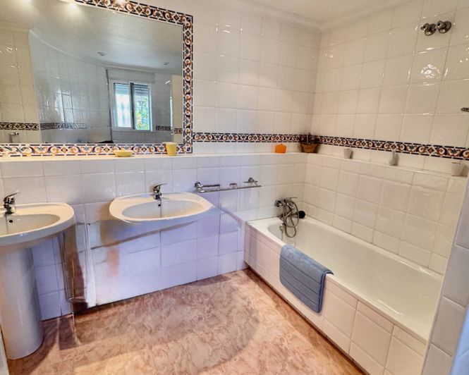 Image No.17-5 Bed Villa for sale