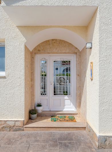 Image No.4-7 Bed Villa for sale