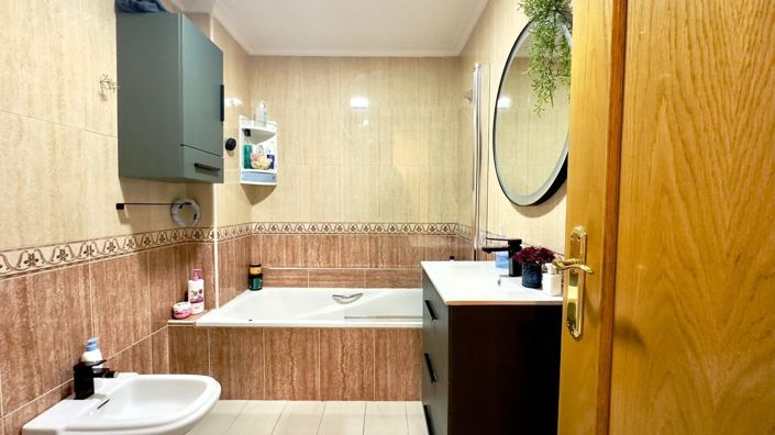 Image No.20-4 Bed Apartment for sale