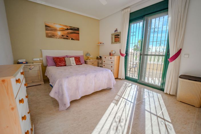 Image No.24-3 Bed Townhouse for sale