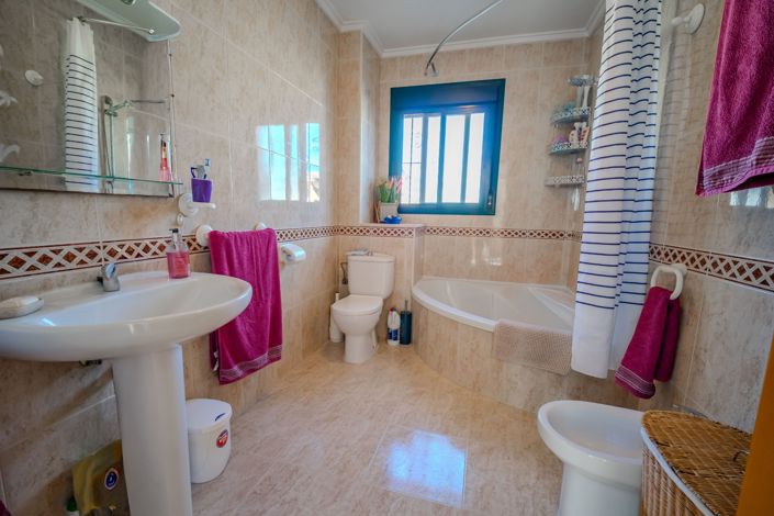 Image No.36-3 Bed Townhouse for sale