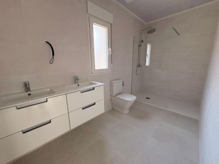 Image No.17-3 Bed Villa for sale