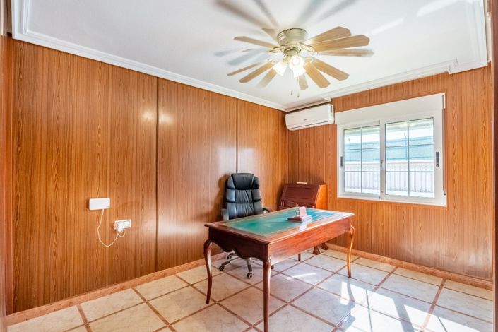 Image No.8-6 Bed Villa for sale