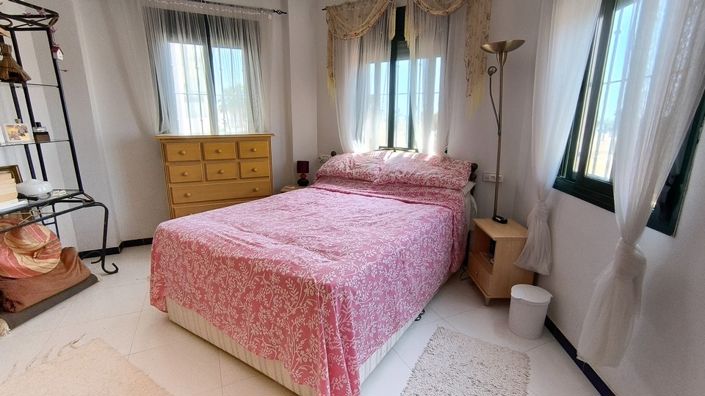 Image No.11-3 Bed Townhouse for sale