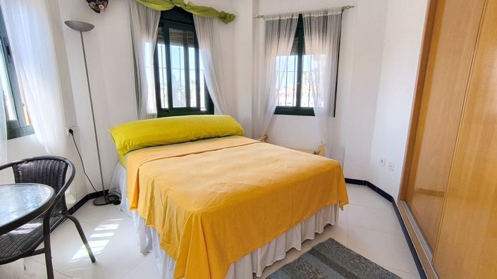 Image No.14-3 Bed Townhouse for sale