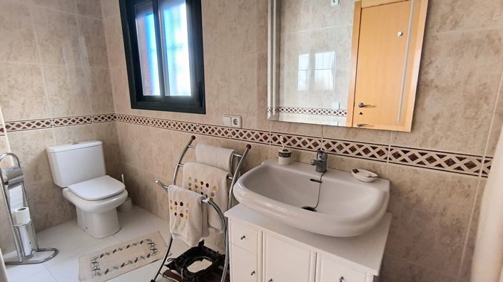 Image No.15-3 Bed Townhouse for sale