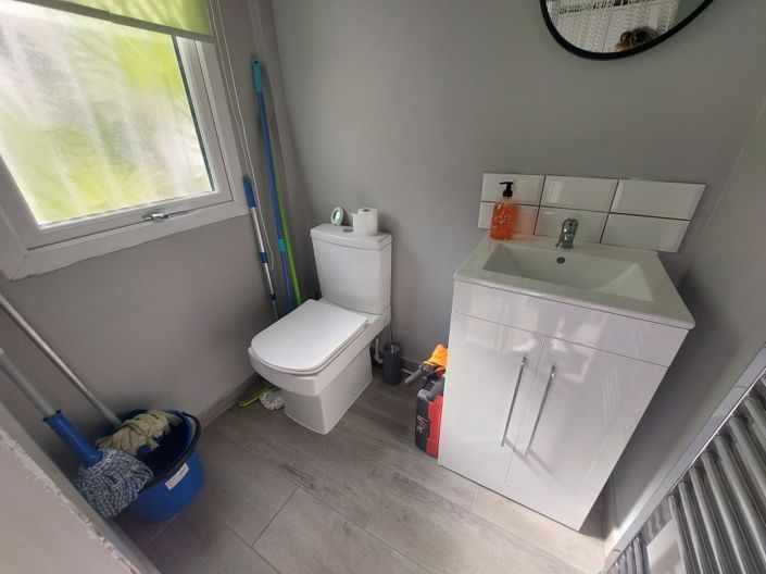 Image No.25-2 Bed Bungalow for sale