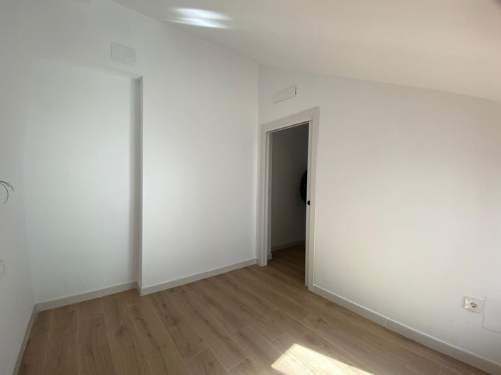 Image No.8-3 Bed Townhouse for sale