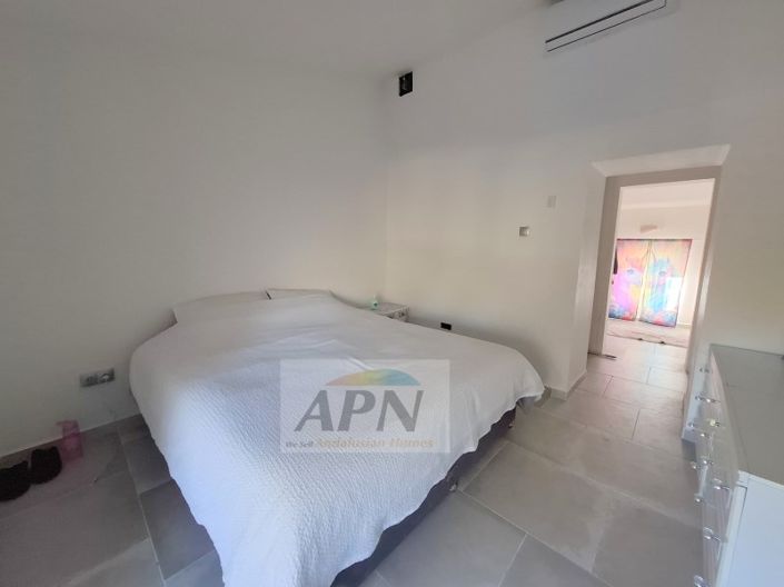 Image No.42-5 Bed Country House for sale