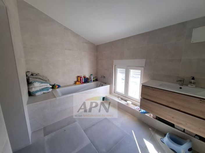 Image No.45-5 Bed Country House for sale