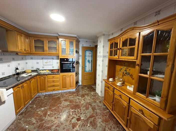 Image No.11-4 Bed Townhouse for sale