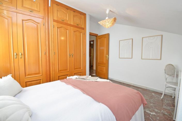 Image No.16-4 Bed Townhouse for sale