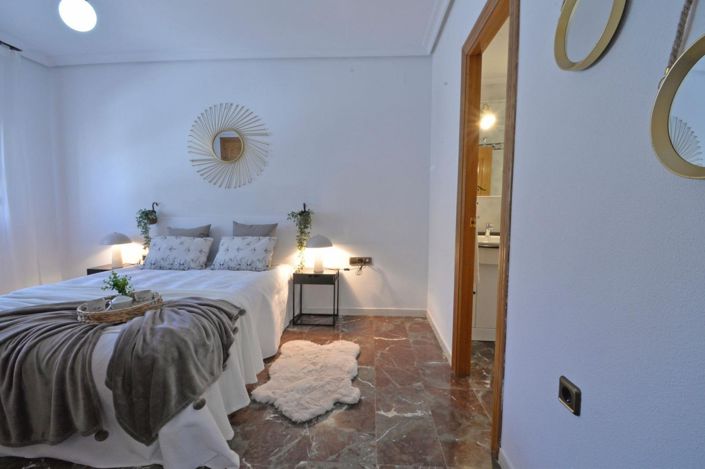 Image No.19-4 Bed Townhouse for sale