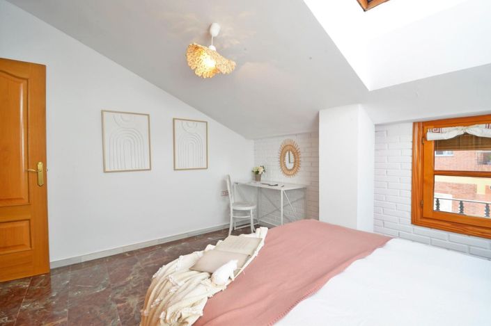 Image No.24-4 Bed Townhouse for sale