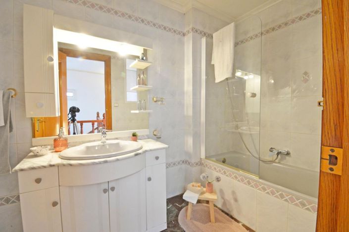 Image No.26-4 Bed Townhouse for sale