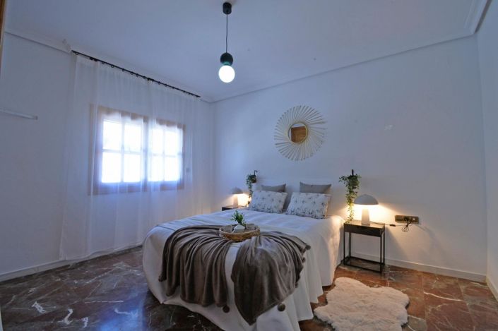 Image No.28-4 Bed Townhouse for sale