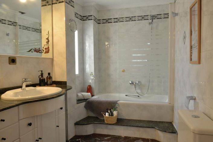 Image No.29-4 Bed Townhouse for sale