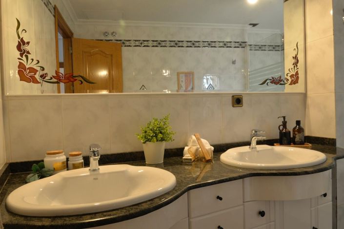 Image No.38-4 Bed Townhouse for sale