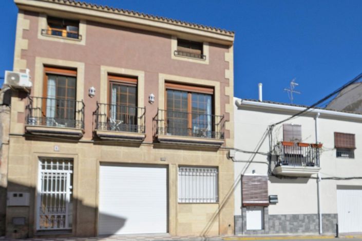 Image No.4-4 Bed Townhouse for sale