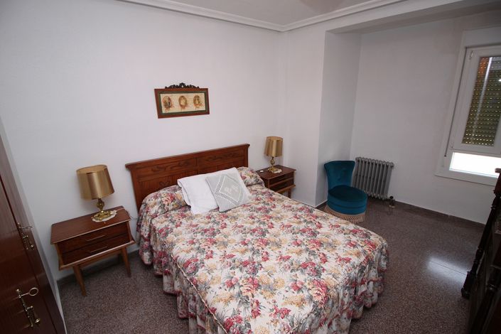 Image No.35-4 Bed Townhouse for sale