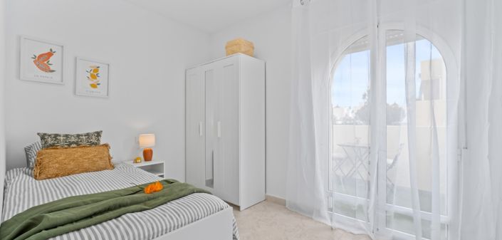 Image No.7-2 Bed Townhouse for sale