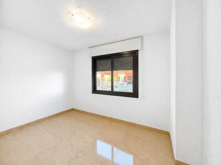 Image No.6-2 Bed Townhouse for sale