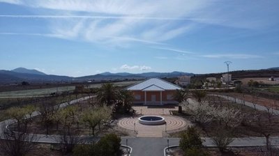 w561a902e-5ff9-454e-9ddb-8217817d459c