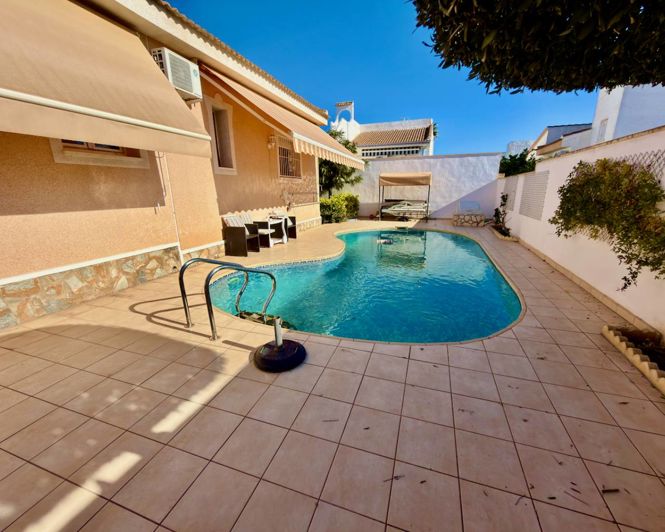 Image No.19-3 Bed Villa for sale