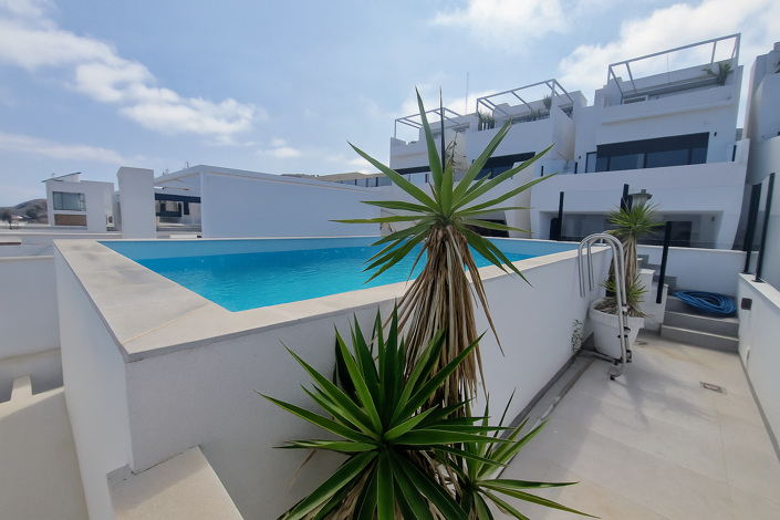 Image No.2-4 Bed Villa for sale