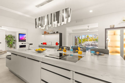 10-bb915d1cb19341576dcdc994b81ab9c5