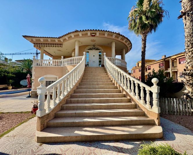 Image No.2-4 Bed Villa for sale