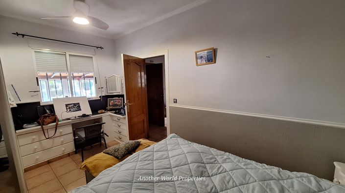 Image No.15-3 Bed Country House for sale