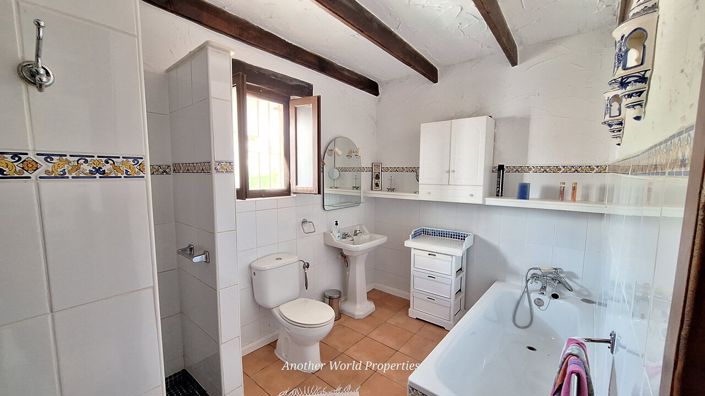 Image No.18-3 Bed Country House for sale