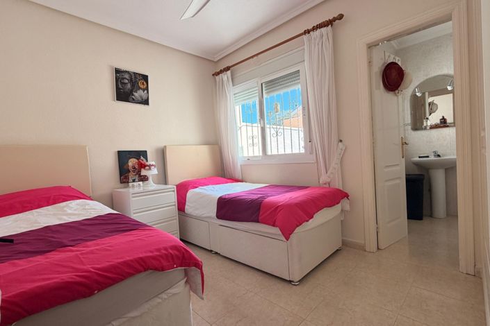 Image No.10-2 Bed Villa for sale