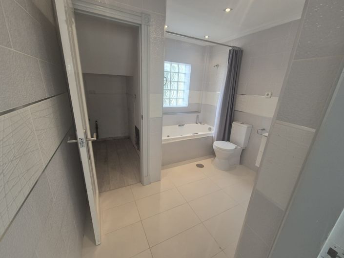 Image No.27-4 Bed Villa for sale